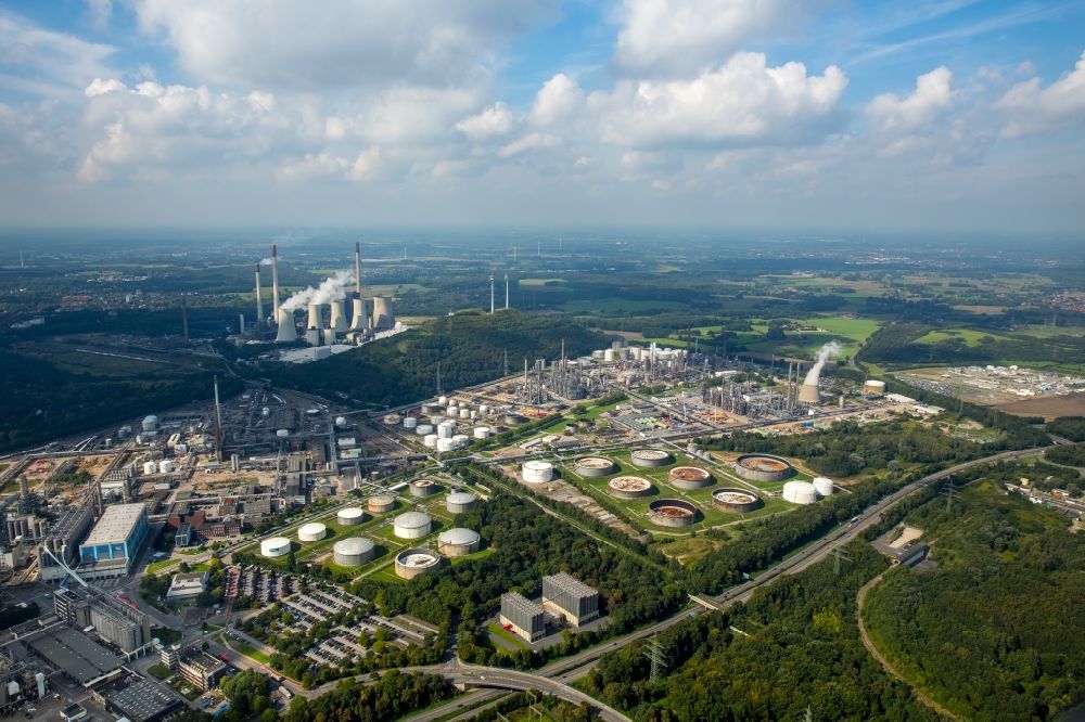 Luftaufnahme Gelsenkirchen - Die Ölraffinerie Scholven in Gelsenkirchen im Bundesland Nordrhein-Westfalen