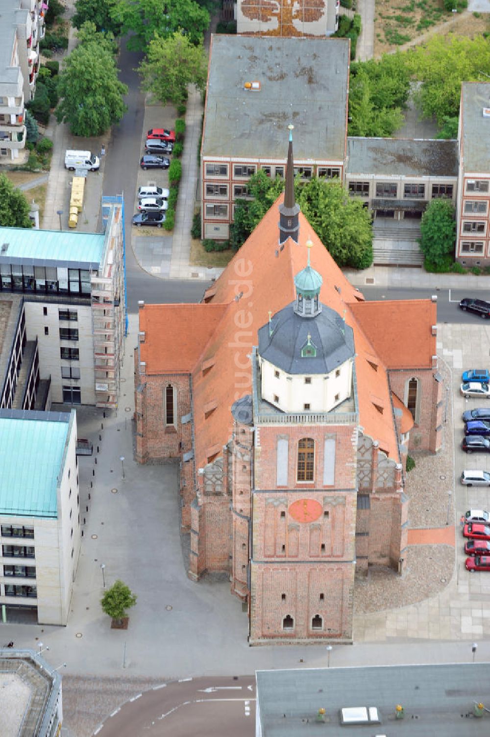 Dessau - Roßlau aus der Vogelperspektive: Die St. Marien Kirche in Dessau-Roßlau am Dessauer Rathaus