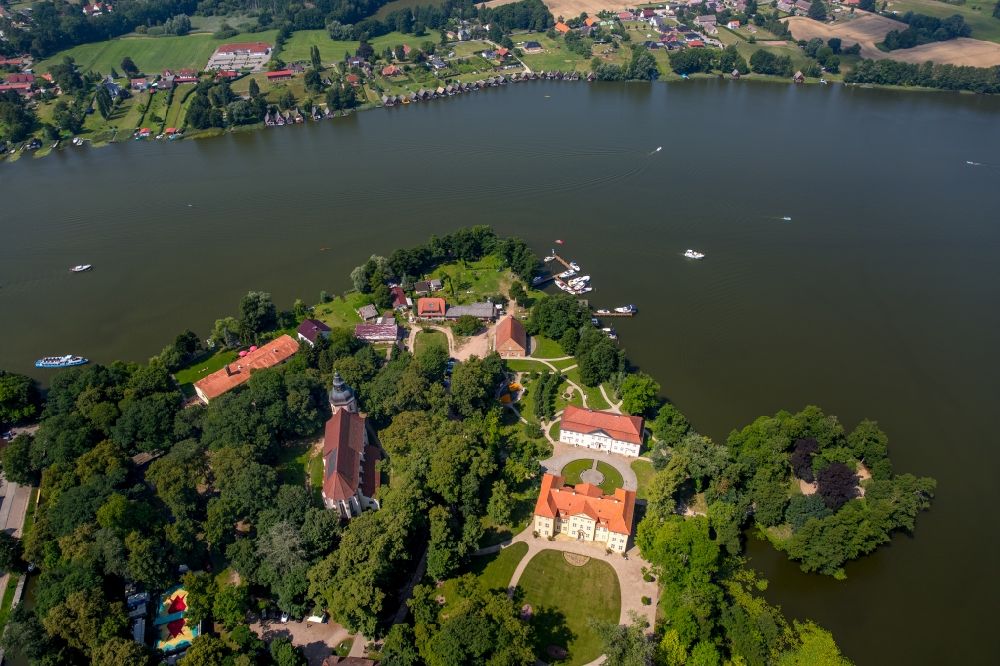 Mirow aus der Vogelperspektive: Die Mirower Schlossinsel mit ihrem Gebäudeensemble in Mirow im Bundesland Mecklenburg-Vorpommern
