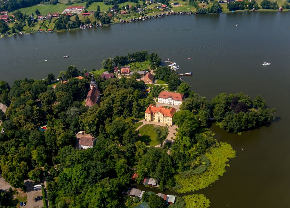 Luftaufnahme Mirow - Die Mirower Schlossinsel mit ihrem Gebäudeensemble in Mirow im Bundesland Mecklenburg-Vorpommern
