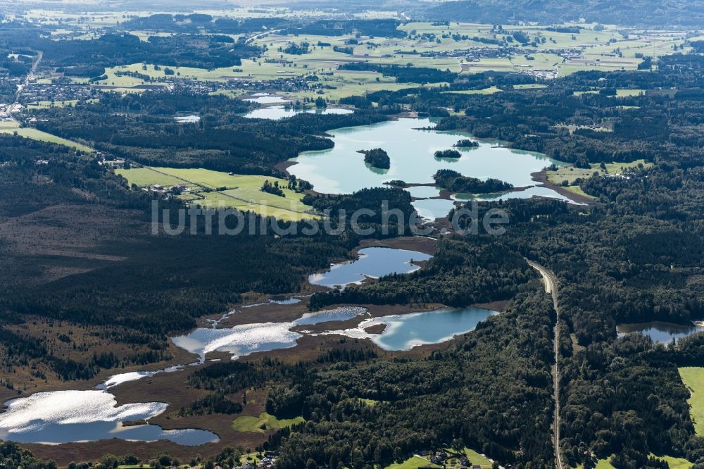 Luftaufnahme Seeshaupt - Die Osterseen südlich des Starnberger Sees zwischen Iffeldorf und Seeshaupt im Bundesland Bayern