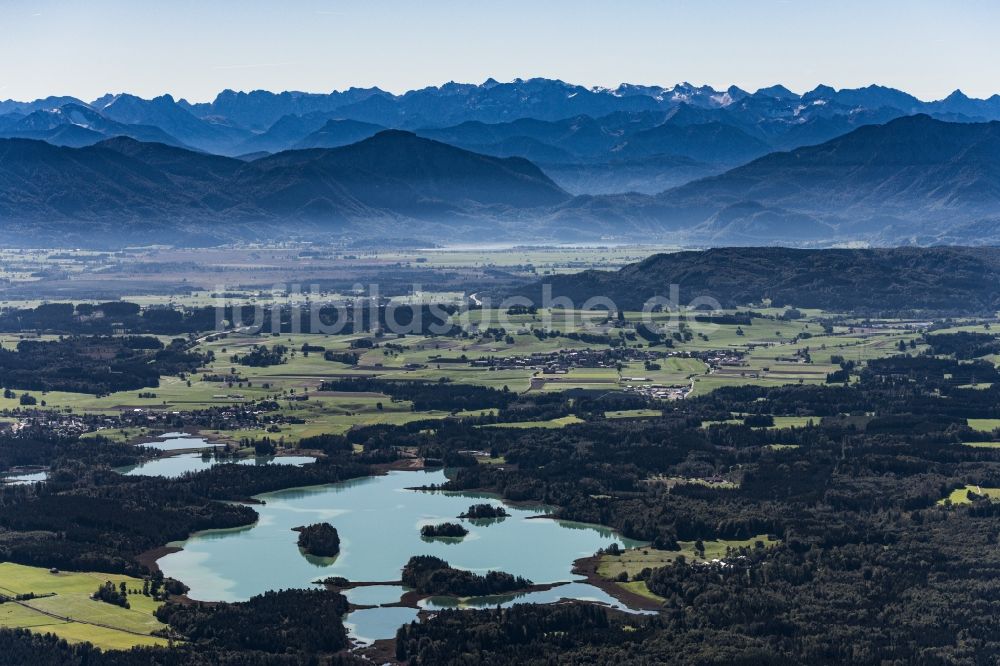 Seeshaupt aus der Vogelperspektive: Die Osterseen südlich des Starnberger Sees zwischen Iffeldorf und Seeshaupt im Bundesland Bayern