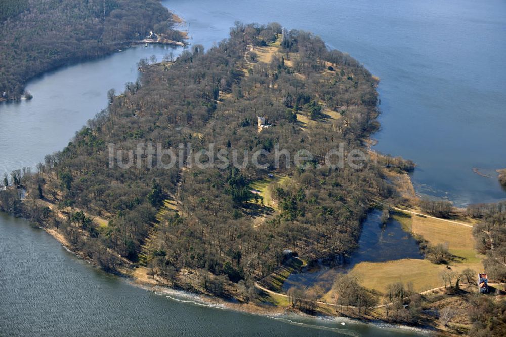 Luftaufnahme Berlin - Die Pfaueninsel mit dem Lustschloss im Berliner Wannsee