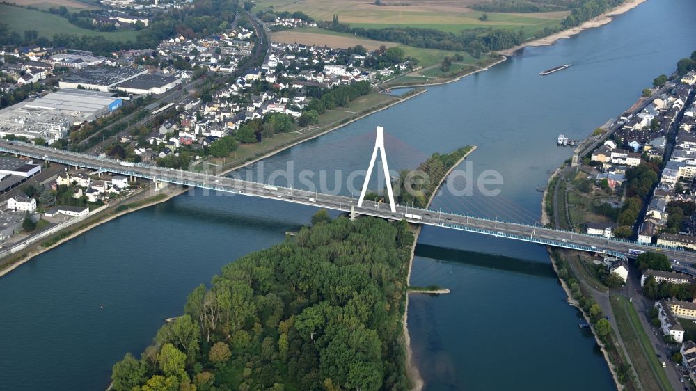 Luftaufnahme Weißenthurm - Die Raiffeisenbrücke verbindet Weißenthurm mit Neuwied im Bundesland Rheinland-Pfalz, Deutschland
