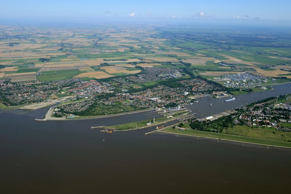 Brunsbüttel aus der Vogelperspektive: Die Schleusenanlagen des Nord-Ostsee-Kanals in Brunsbüttel im Bundesland Schleswig-Holstein