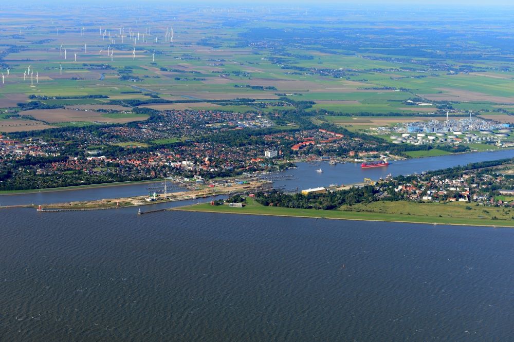 Luftaufnahme Brunsbüttel - Die Schleusenanlagen des Nord-Ostsee-Kanals in Brunsbüttel im Bundesland Schleswig-Holstein