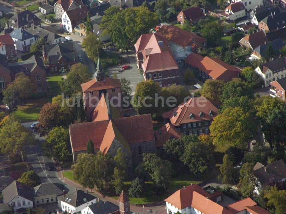 Luftaufnahme Varel - Die Schloßkirche in Varel