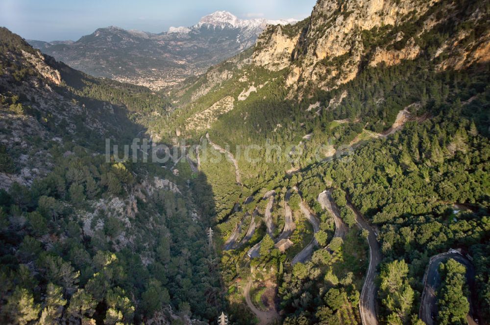 SÓLLER von oben - Die Terpentinen der alten Passstraße Carretera De Palma zwischen Sóller und Palmas auf Mallorca