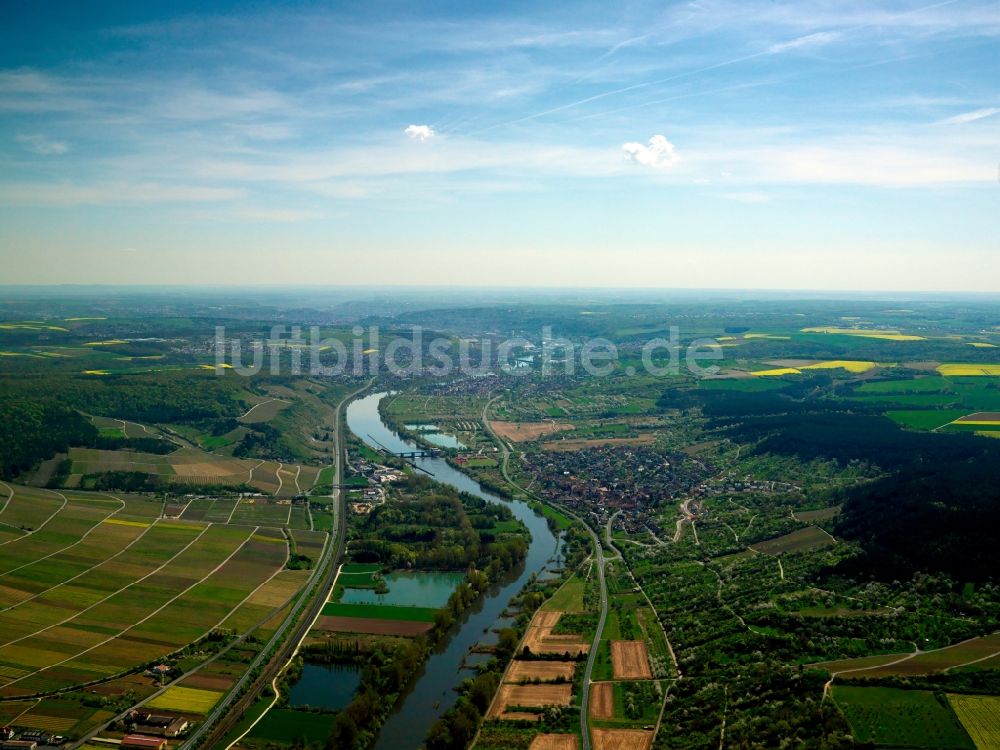 Thüngersheim von oben - Die Umgebung und Landschaft von Thüngersheim im Bundesland Bayern