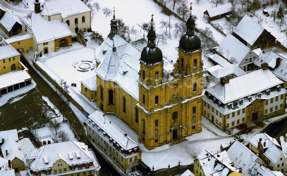Gößweinstein aus der Vogelperspektive: Die winterliche Basilika Gößweinstein in Gößweinstein im Bundesland Bayern