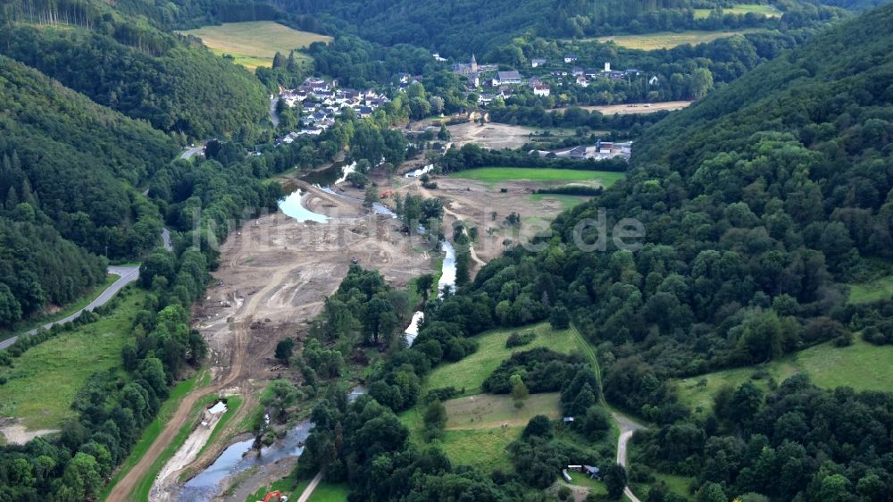 Dümpelfeld aus der Vogelperspektive: Dümpelfeld nach der Hochwasserkatastrophe im Ahrtal diesen Jahres im Bundesland Rheinland-Pfalz, Deutschland