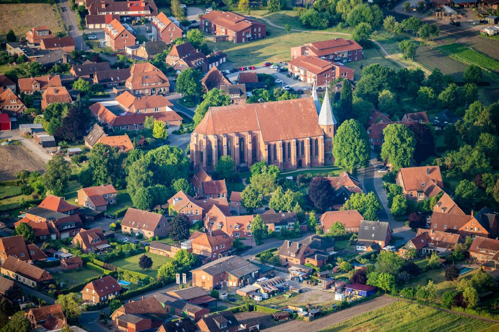 Luftaufnahme Bardowick - Dom zu Bardowick St. Peter und Paul in Bardowick im Bundesland Niedersachsen