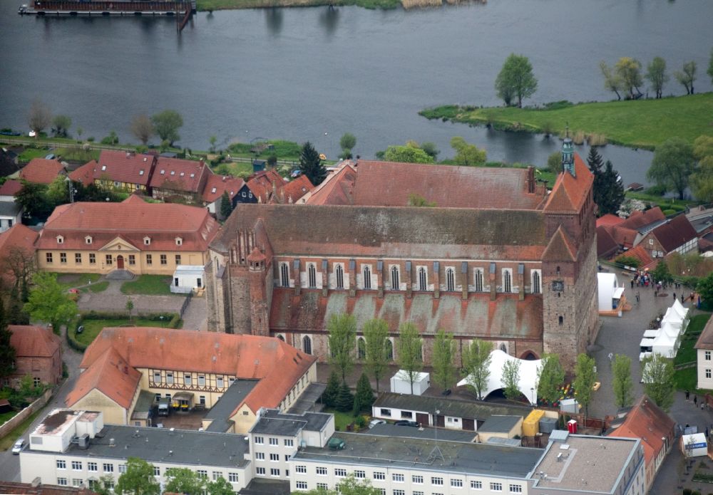 Hansestadt Havelberg von oben - Dom St. Marien in der Hansestadt Havelberg im Bundesland Sachsen-Anhalt
