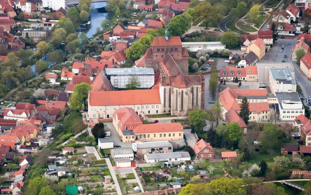 Hansestadt Havelberg von oben - Dom St. Marien in der Hansestadt Havelberg im Bundesland Sachsen-Anhalt