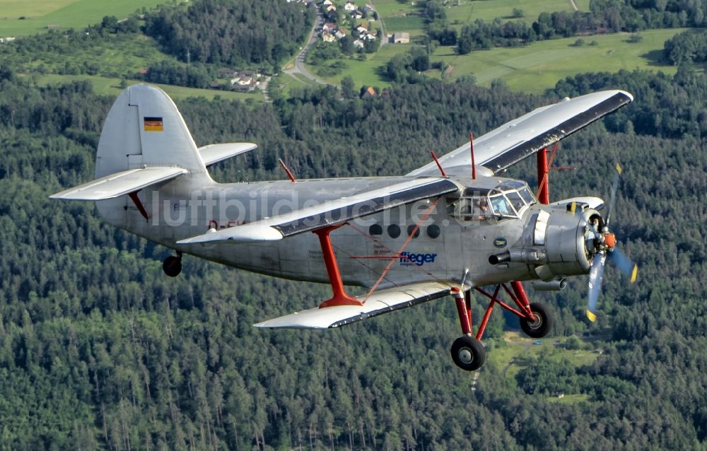 Luftaufnahme Rottenburg am Neckar - Doppeldecker- Flugzeuges vom Typ Antonow AN-2 über der schwäbischen Alp