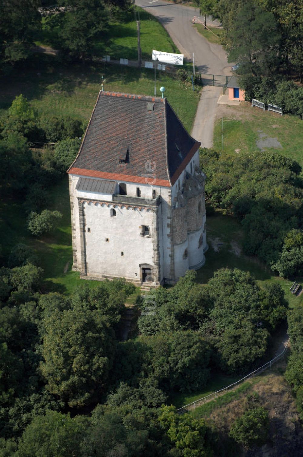 Luftaufnahme Landsberg - Doppelkapelle St.Crucis in Landsberg