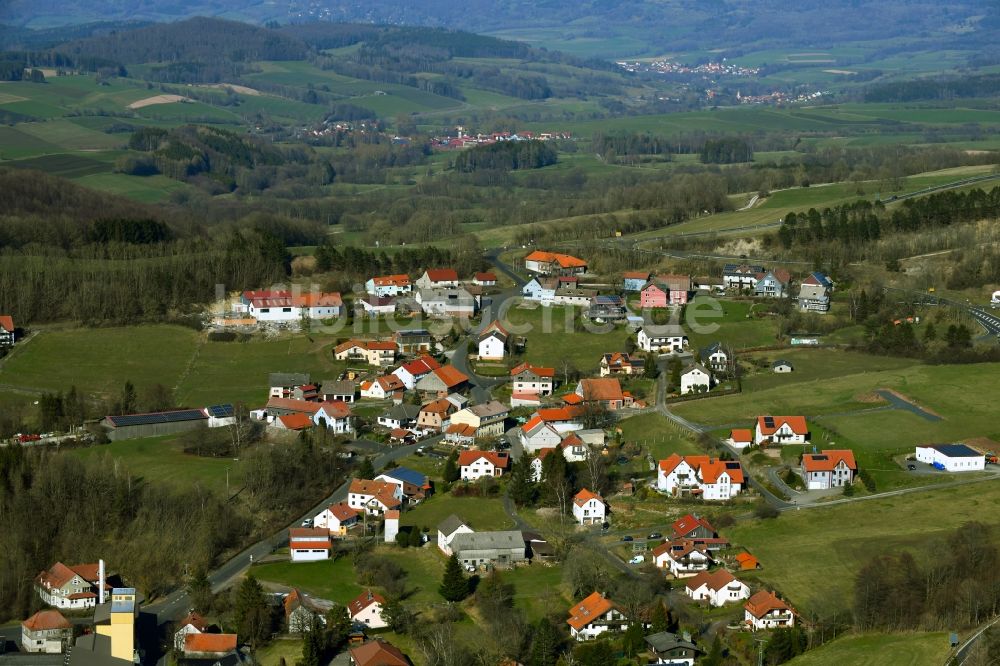 Abtsroda aus der Vogelperspektive: Dorf- Ansicht von Abtsroda in der Rhön im Bundesland Hessen, Deutschland