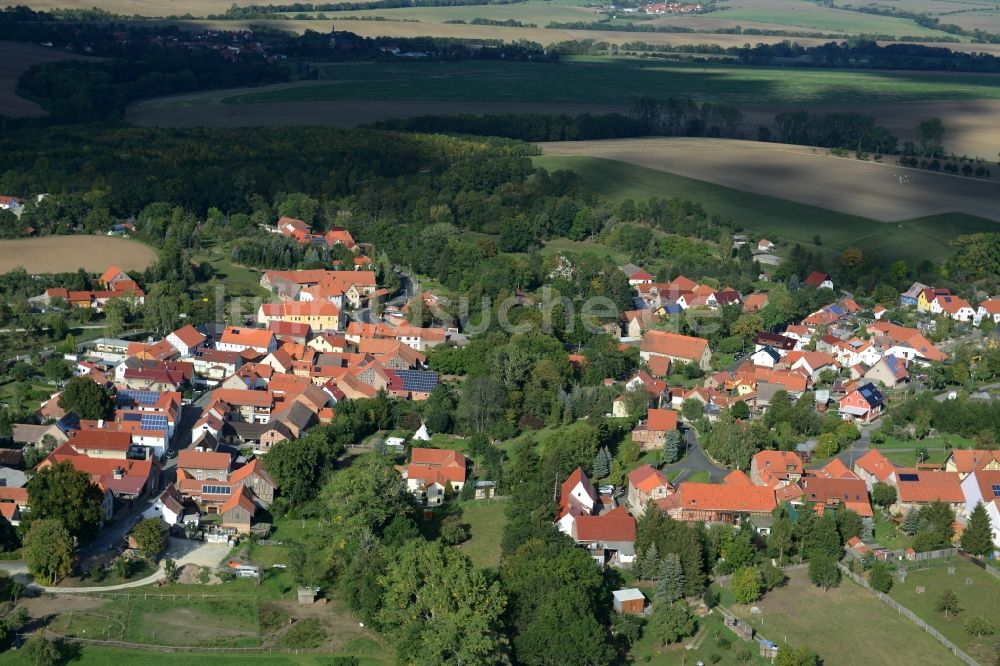 Alkersleben aus der Vogelperspektive: Dorf - Ansicht von Alkersleben im Bundesland Thüringen