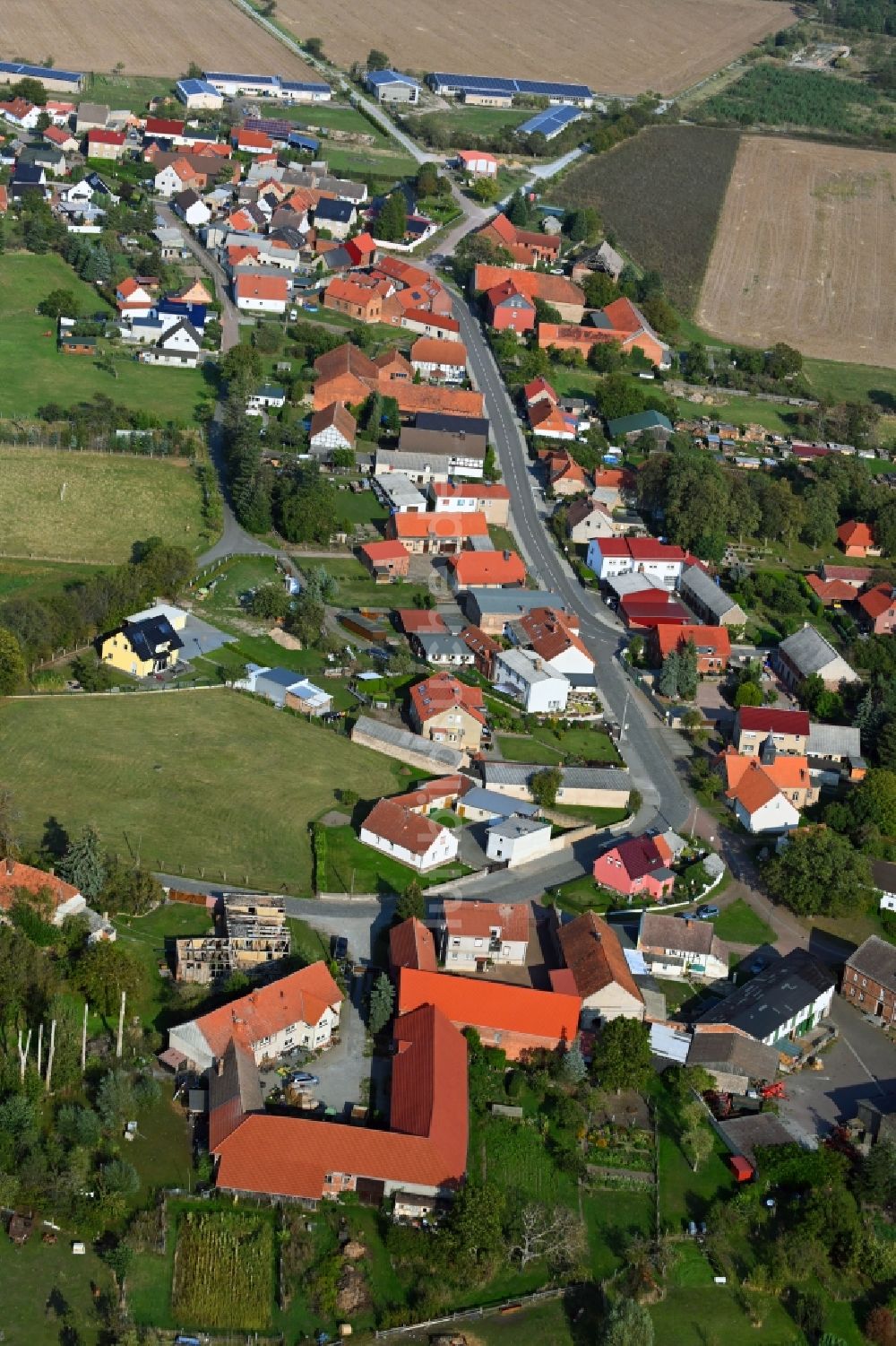 Belsdorf aus der Vogelperspektive: Dorf - Ansicht in Belsdorf im Bundesland Sachsen-Anhalt, Deutschland