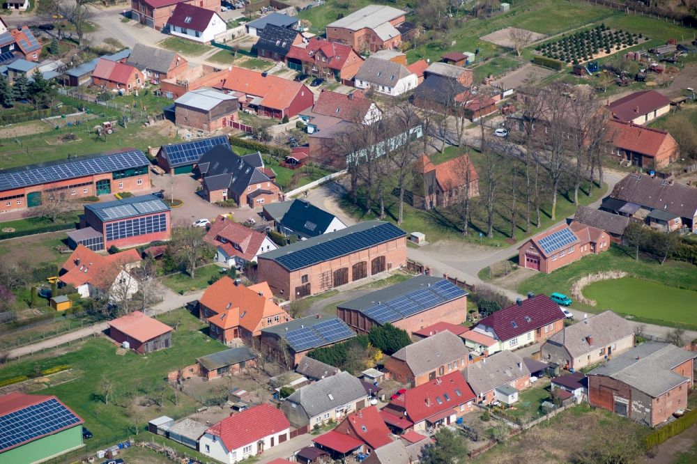 Benzin aus der Vogelperspektive: Dorf - Ansicht in Benzin im Bundesland Mecklenburg-Vorpommern, Deutschland