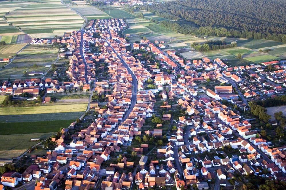 Hatzenbühl von oben - Dorf - Ansicht in Hatzenbühl im Bundesland Rheinland-Pfalz