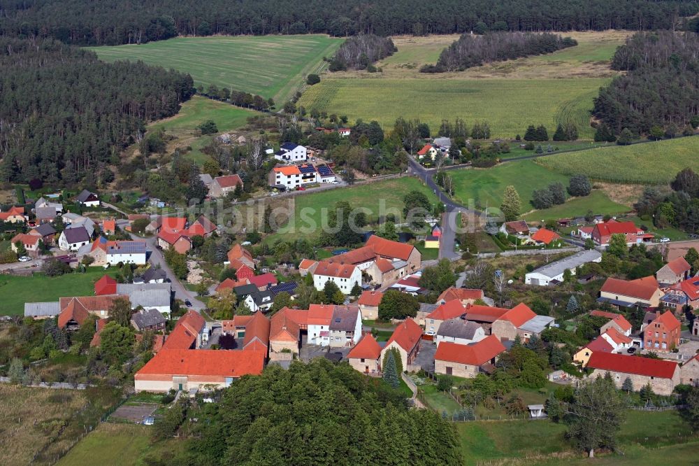 Klinze aus der Vogelperspektive: Dorf - Ansicht in Klinze im Bundesland Sachsen-Anhalt, Deutschland