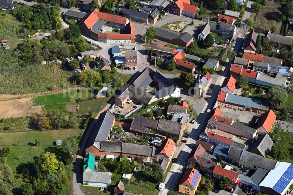 Knapendorf aus der Vogelperspektive: Dorf - Ansicht in Knapendorf im Bundesland Sachsen-Anhalt, Deutschland