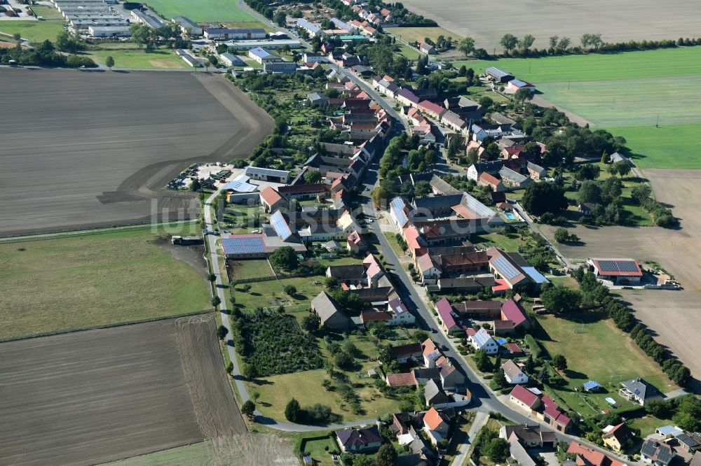 Langenlipsdorf aus der Vogelperspektive: Dorf - Ansicht von Langenlipsdorf im Bundesland Brandenburg
