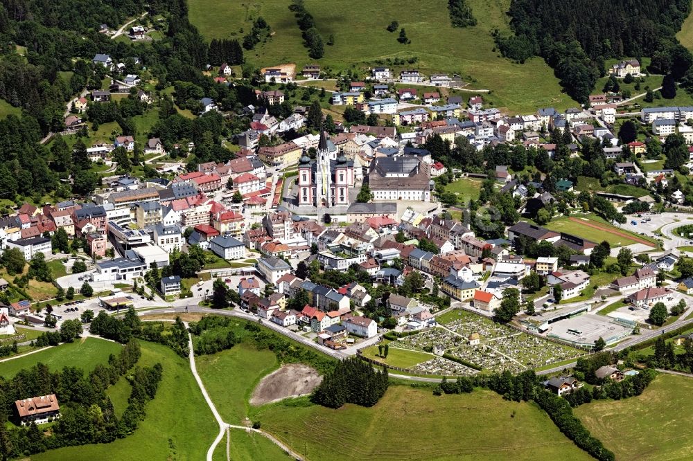 Mariazell von oben - Dorf - Ansicht in Mariazell in Steiermark, Österreich