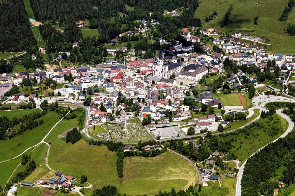 Mariazell aus der Vogelperspektive: Dorf - Ansicht in Mariazell in Steiermark, Österreich