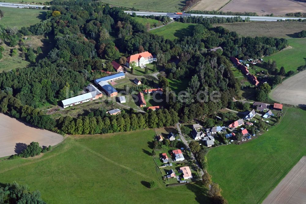 Mentin von oben - Dorf - Ansicht in Mentin im Bundesland Mecklenburg-Vorpommern, Deutschland