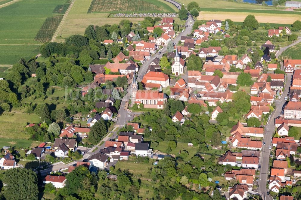 Luftaufnahme Merkwiller-Pechelbronn - Dorf - Ansicht in Merkwiller-Pechelbronn in Grand Est, Frankreich