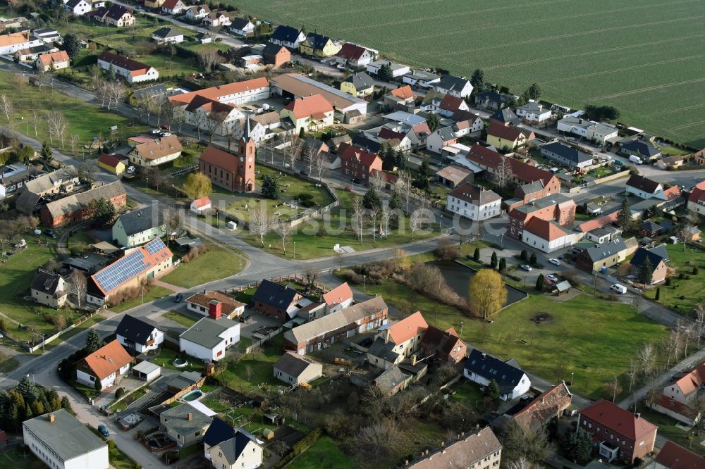 Zschepplin aus der Vogelperspektive: Dorf - Ansicht von Naundorf im Bundesland Sachsen