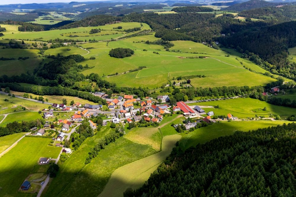 Neerdar aus der Vogelperspektive: Dorf - Ansicht in Neerdar im Bundesland Hessen, Deutschland