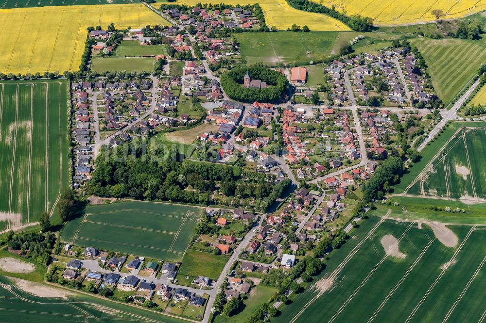 Luftaufnahme Neukirchen - Dorf - Ansicht in Neukirchen im Bundesland Schleswig-Holstein, Deutschland