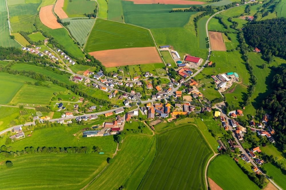 Nieder-Waroldern von oben - Dorf - Ansicht in Nieder-Waroldern im Bundesland Hessen, Deutschland