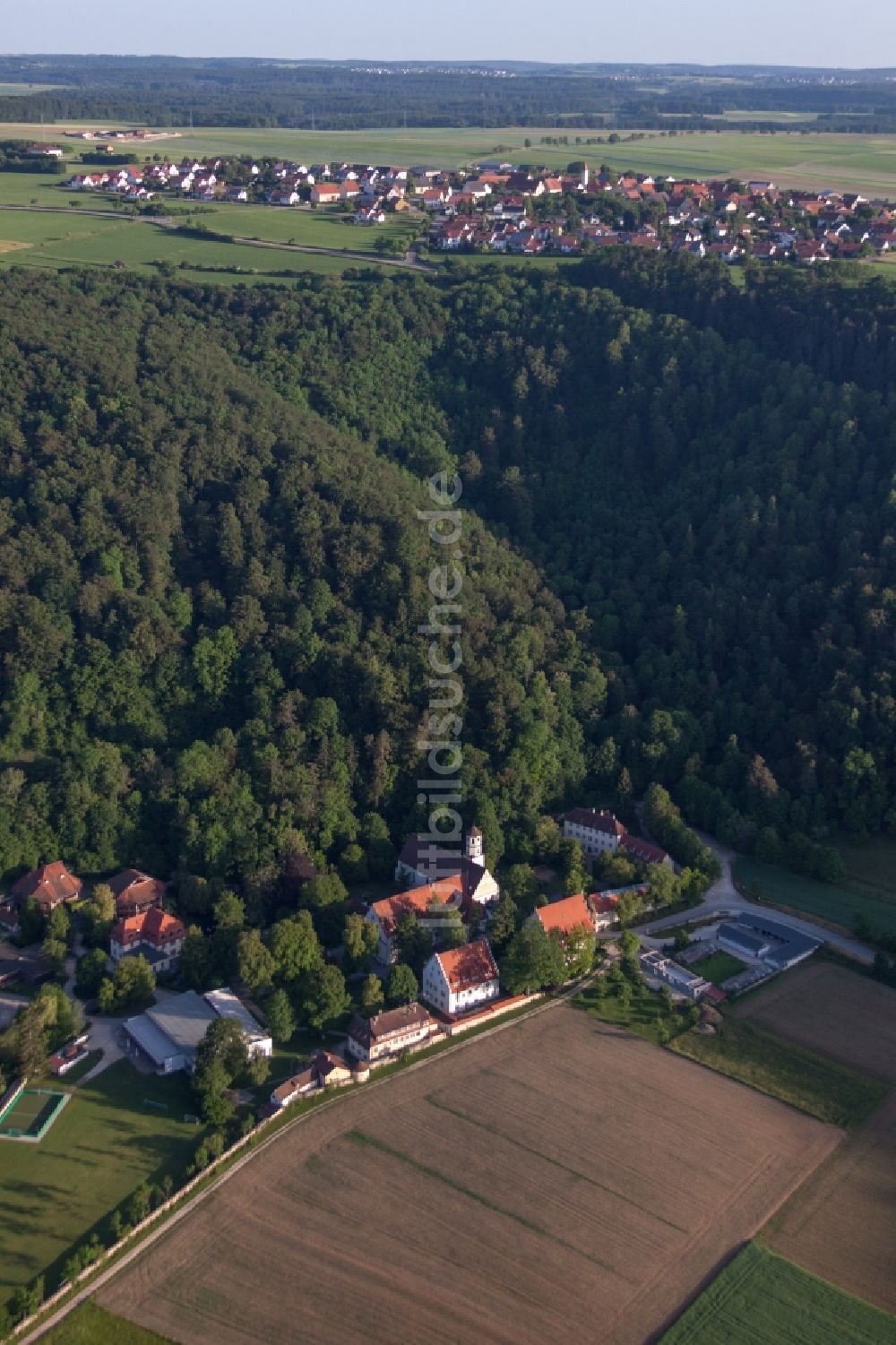 Schelklingen aus der Vogelperspektive: Dorf - Ansicht im Ortsteil Hausen o.U. in Schelklingen im Bundesland Baden-Württemberg, Deutschland