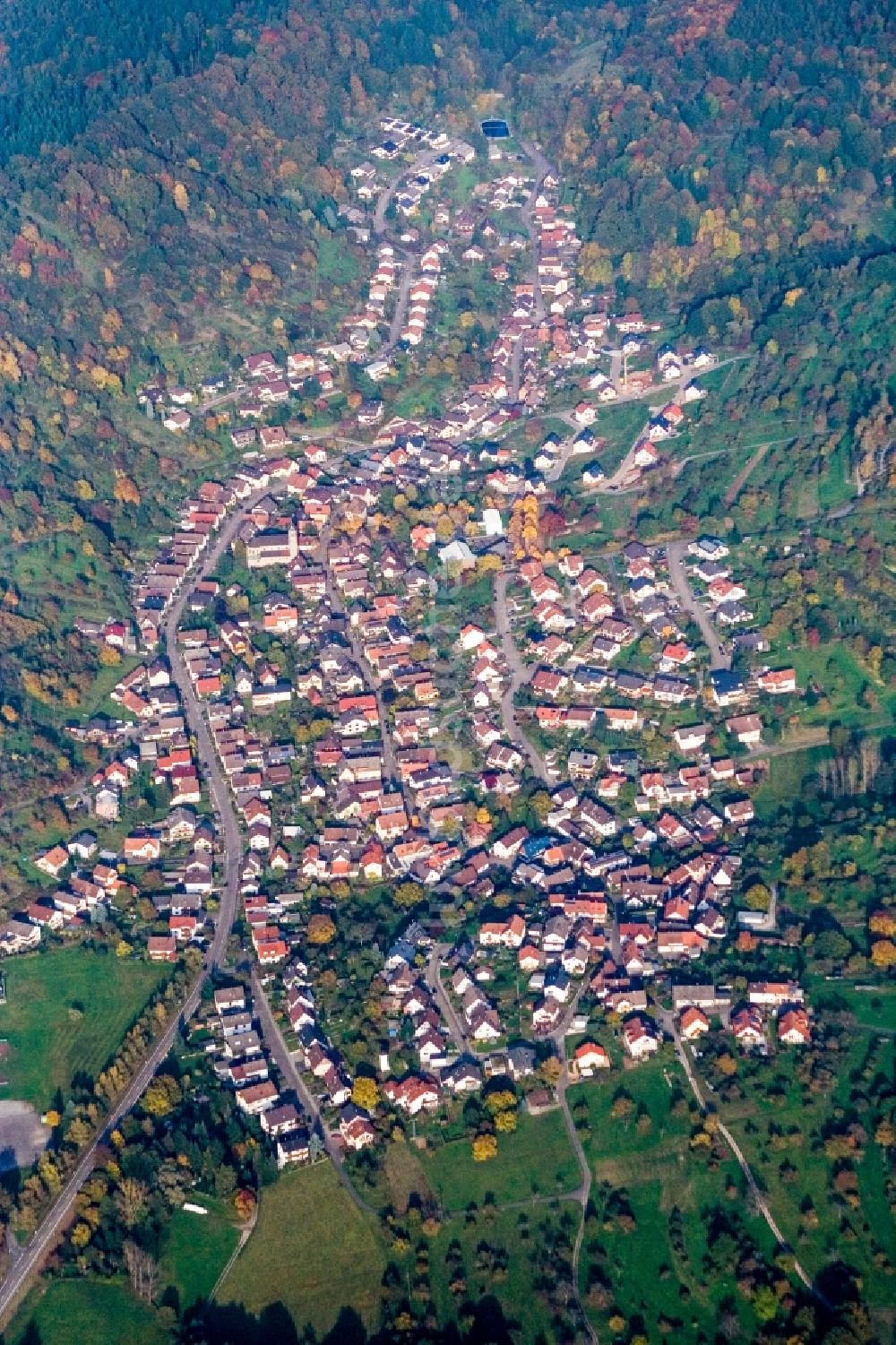 Gaggenau aus der Vogelperspektive: Dorf - Ansicht im Ortsteil Sulzbach in Gaggenau im Bundesland Baden-Württemberg, Deutschland