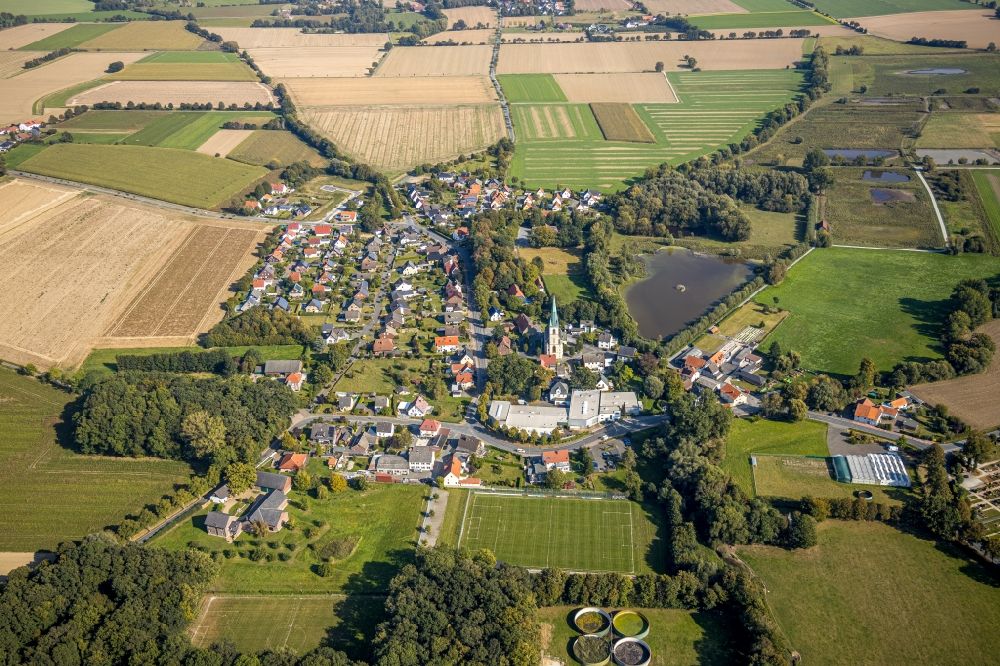 Luftaufnahme Ostinghausen - Dorf - Ansicht in Ostinghausen im Bundesland Nordrhein-Westfalen, Deutschland