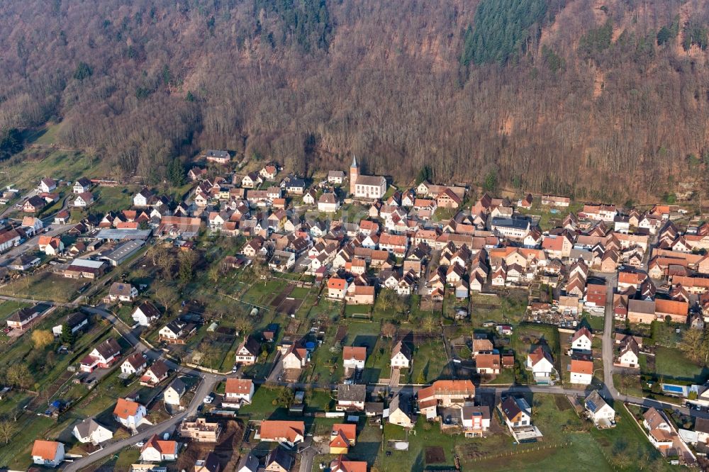 Ernolsheim-les-Saverne aus der Vogelperspektive: Dorf - Ansicht am Rand der Nordvogesen in Ernolsheim-les-Saverne in Grand Est, Frankreich