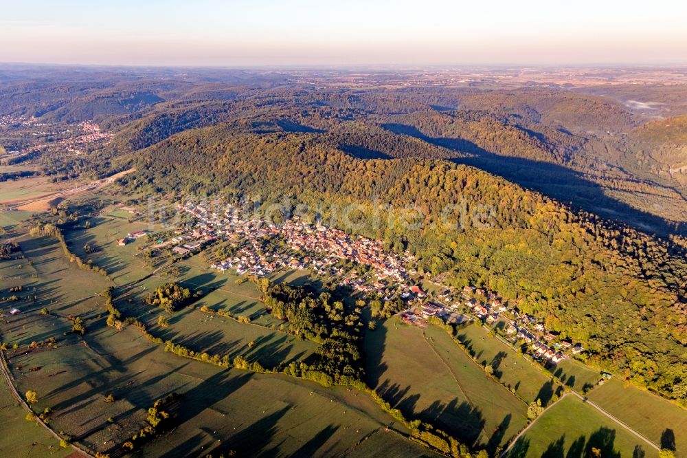 Luftbild Ernolsheim-les-Saverne - Dorf - Ansicht am Rand der Nordvogesen in Ernolsheim-les-Saverne in Grand Est, Frankreich