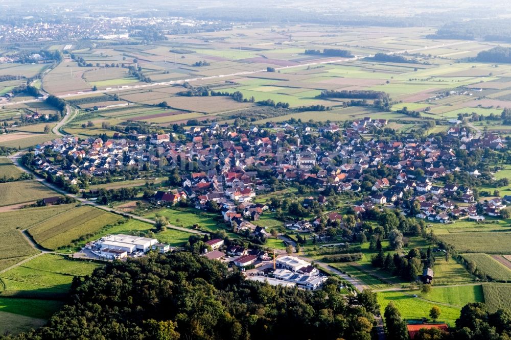 Achern von oben - Dorf - Ansicht am Rande von Feldern in Achern im Bundesland Baden-Württemberg, Deutschland
