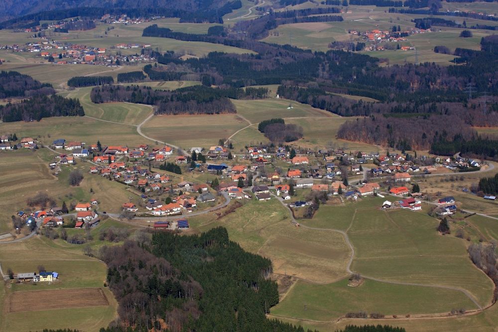 Luftbild Bergalingen - Dorf - Ansicht am Rande von Feldern in Bergalingen im Bundesland Baden-Württemberg, Deutschland