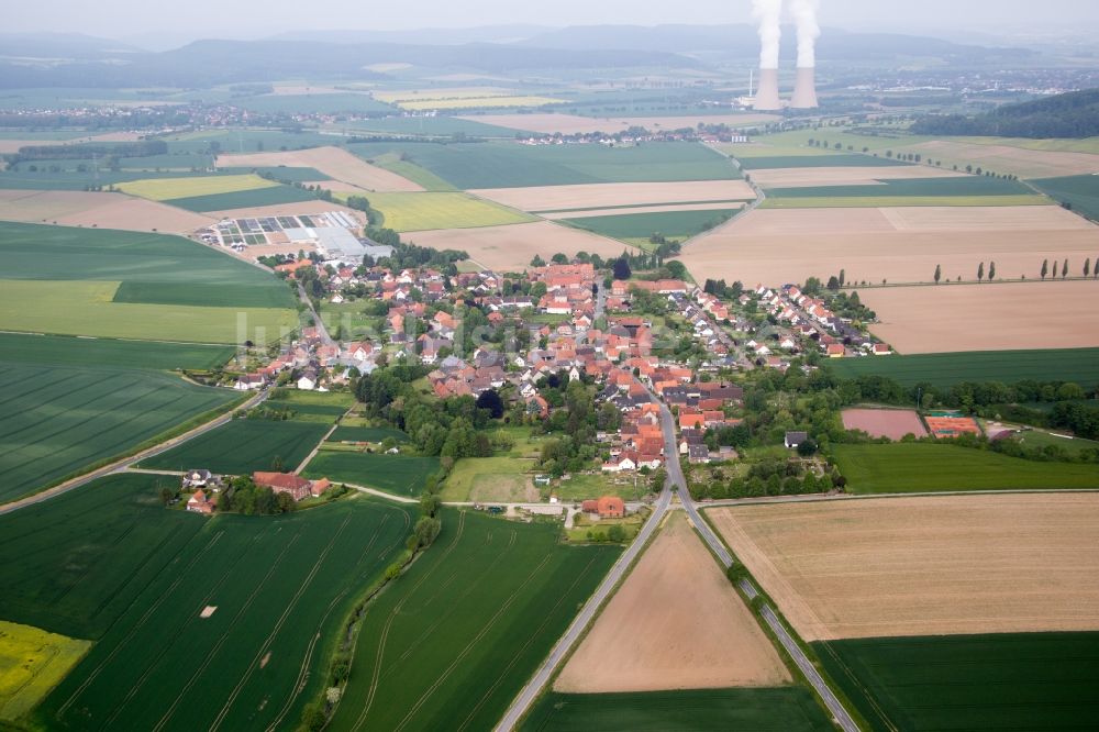 Börry von oben - Dorf - Ansicht am Rande von Feldern in Börry im Bundesland Niedersachsen