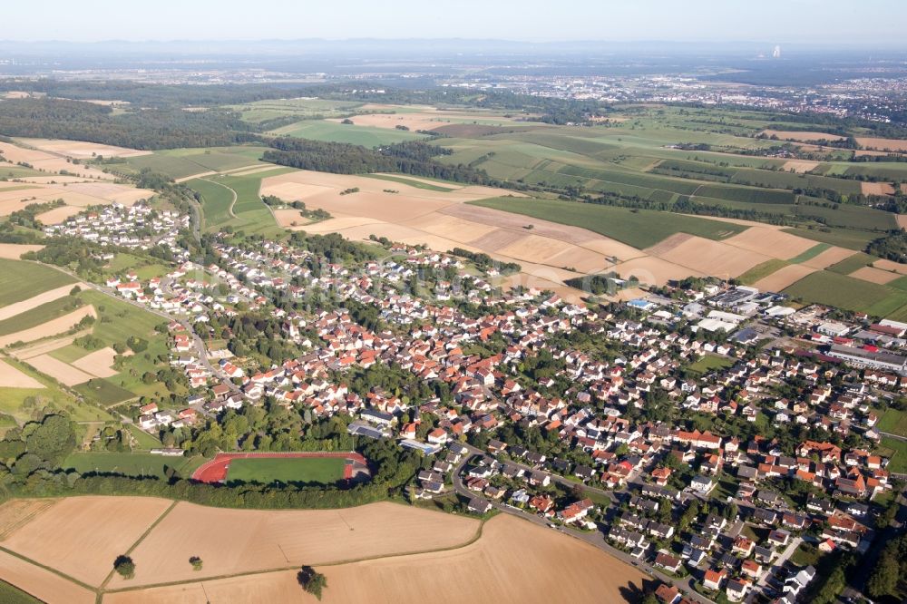 Luftbild Bruchsal - Dorf - Ansicht am Rande von Feldern in Bruchsal im Bundesland Baden-Württemberg, Deutschland