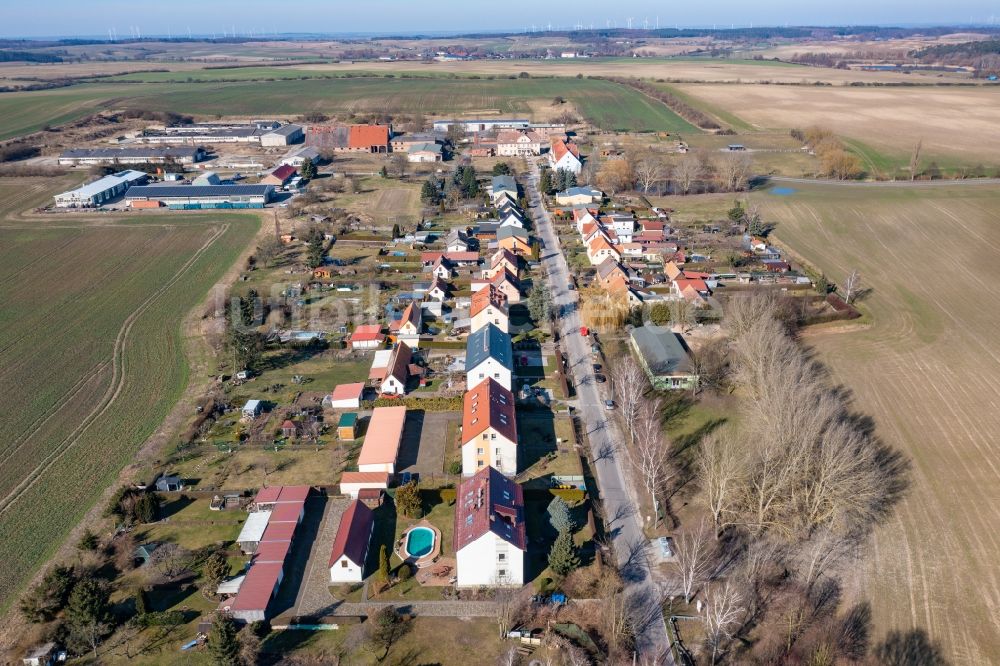 Criewen aus der Vogelperspektive: Dorf - Ansicht am Rande von Feldern in Criewen im Bundesland Brandenburg, Deutschland
