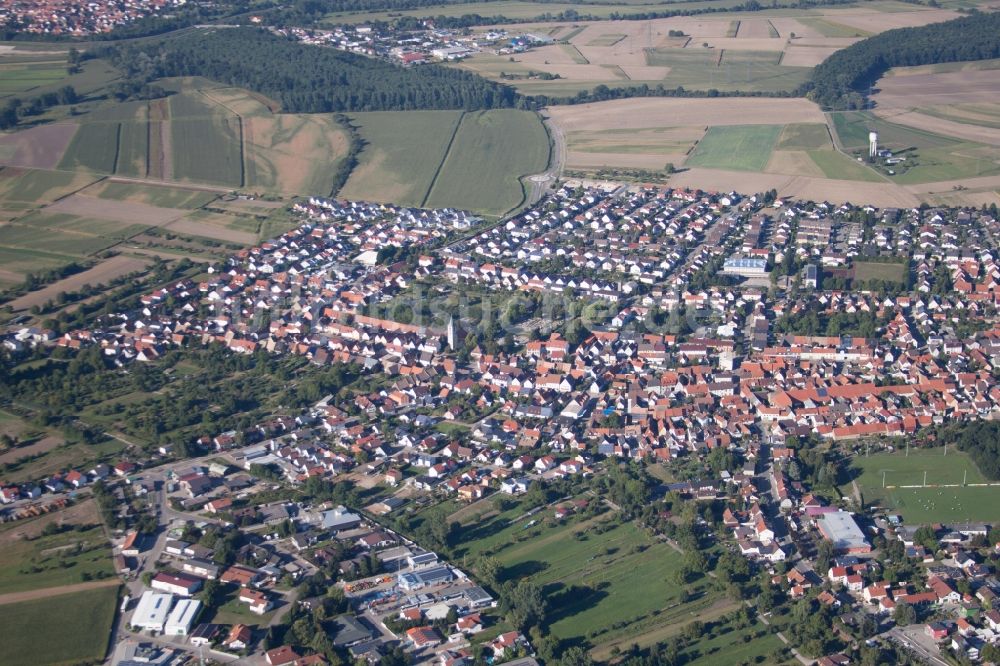 Luftaufnahme Dettenheim - Dorf - Ansicht am Rande von Feldern in Dettenheim im Bundesland Baden-Württemberg