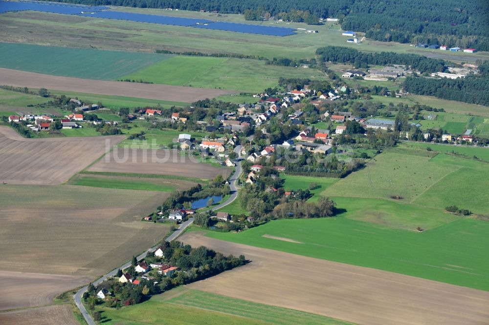 Eggersdorf aus der Vogelperspektive: Dorf - Ansicht am Rande von Feldern in Eggersdorf im Bundesland Brandenburg, Deutschland
