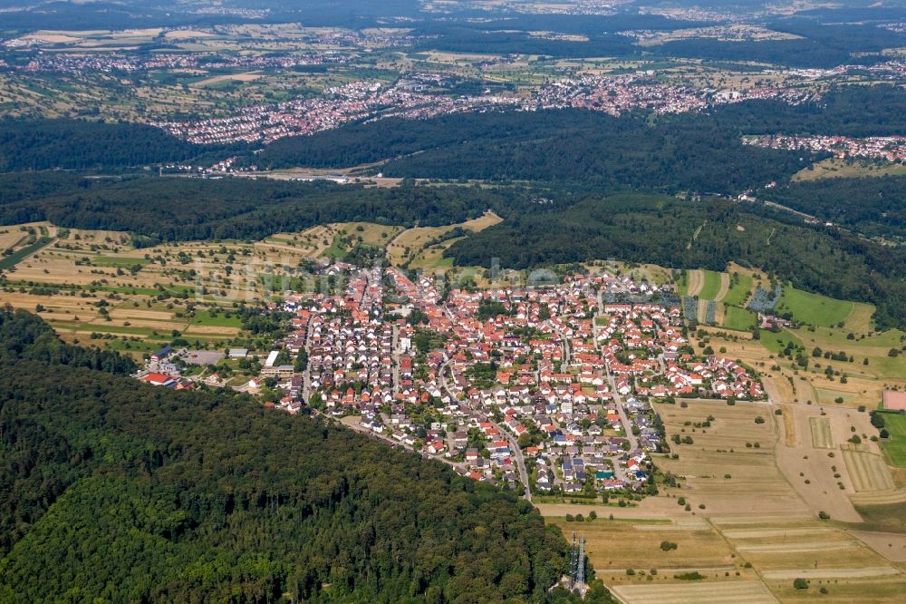 Ettlingen aus der Vogelperspektive: Dorf - Ansicht am Rande von Feldern in Ettlingen im Bundesland Baden-Württemberg, Deutschland