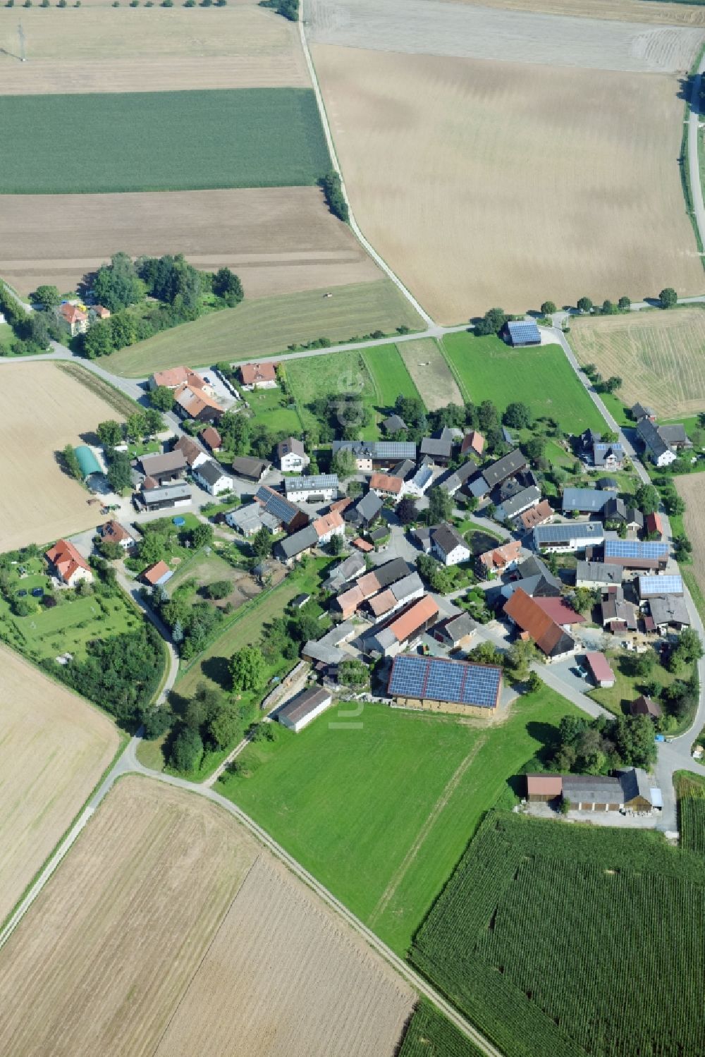 Feulersdorf von oben - Dorf - Ansicht am Rande von Feldern in Feulersdorf im Bundesland Bayern, Deutschland